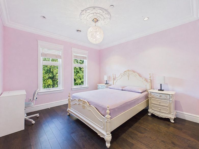 738 W 54th Avenue