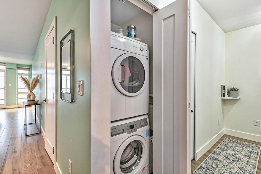 201 3939 Knight Street