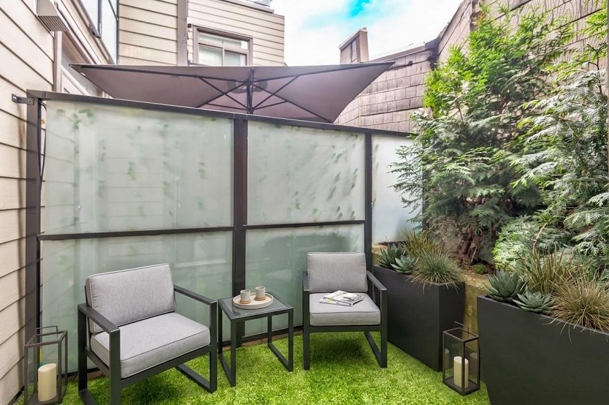 201 3939 Knight Street