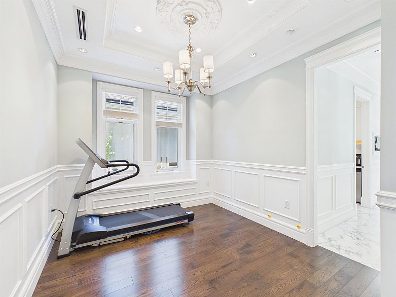 738 W 54th Avenue