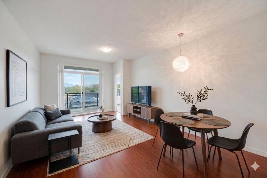 329 2239 Kingsway