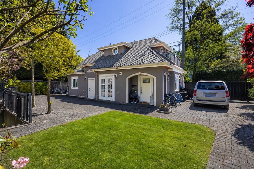 738 W 54th Avenue