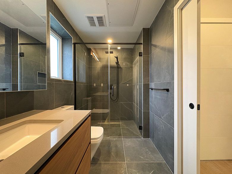 125 W 41st Avenue