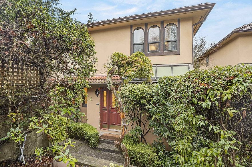 4 3301 W 16th Avenue