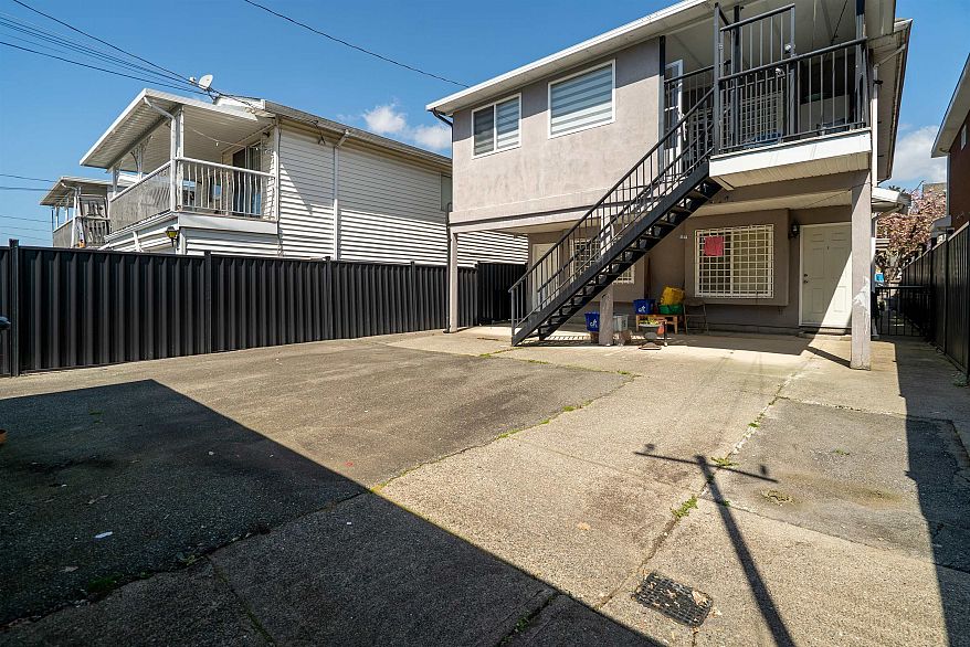 592 E 50th Avenue