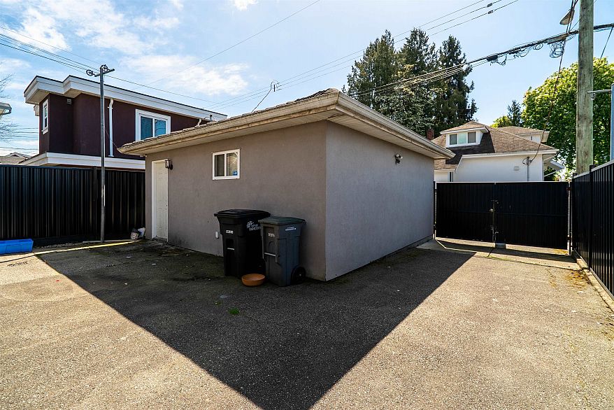 592 E 50th Avenue