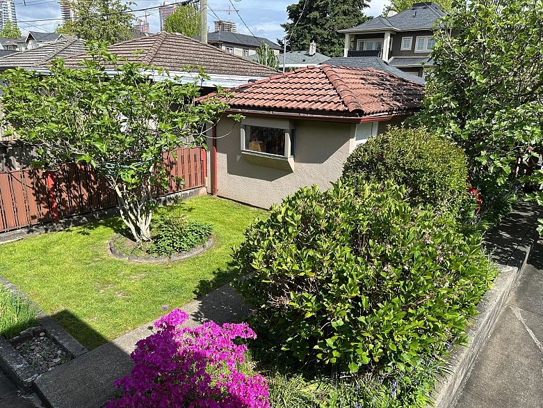 115 W 47th Avenue