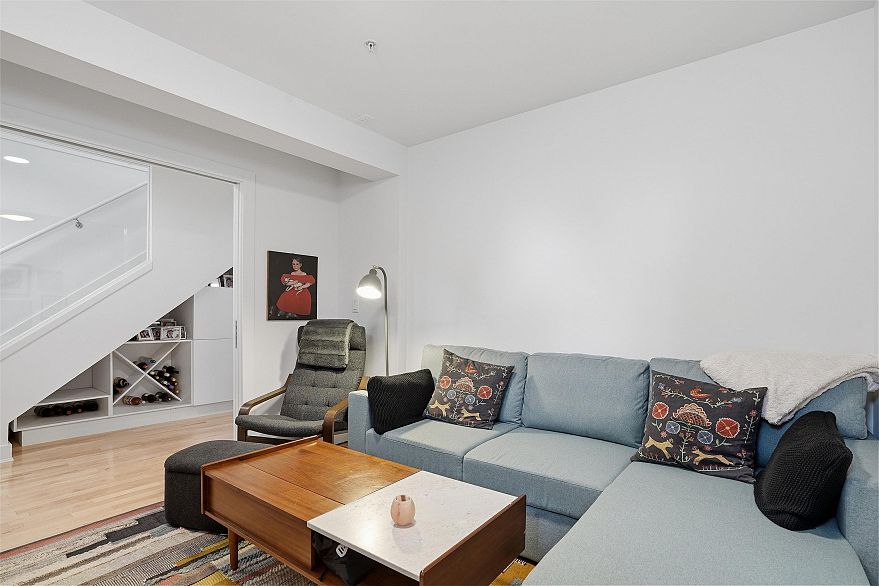 73 E 27th Avenue