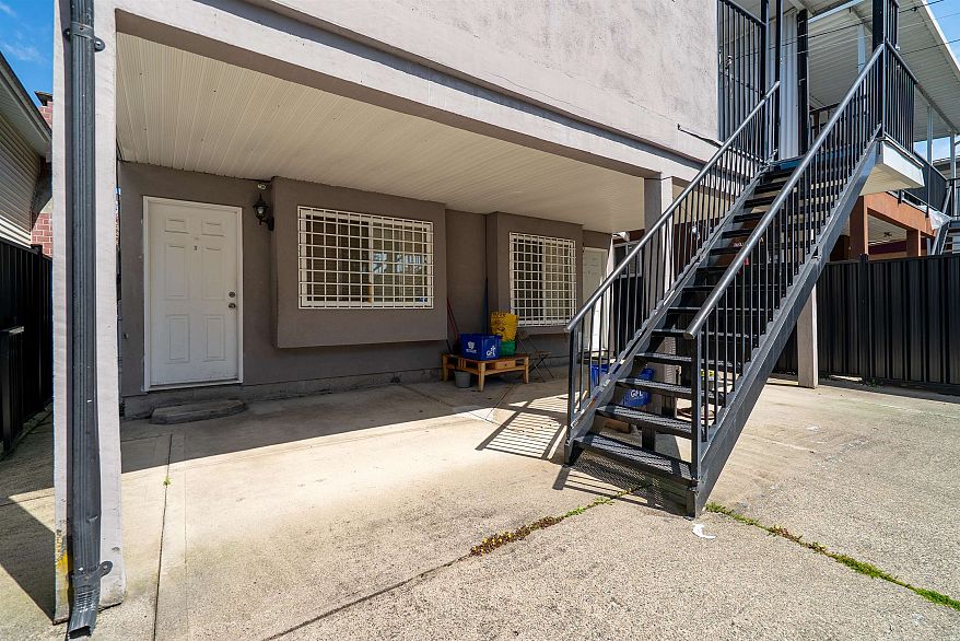 592 E 50th Avenue