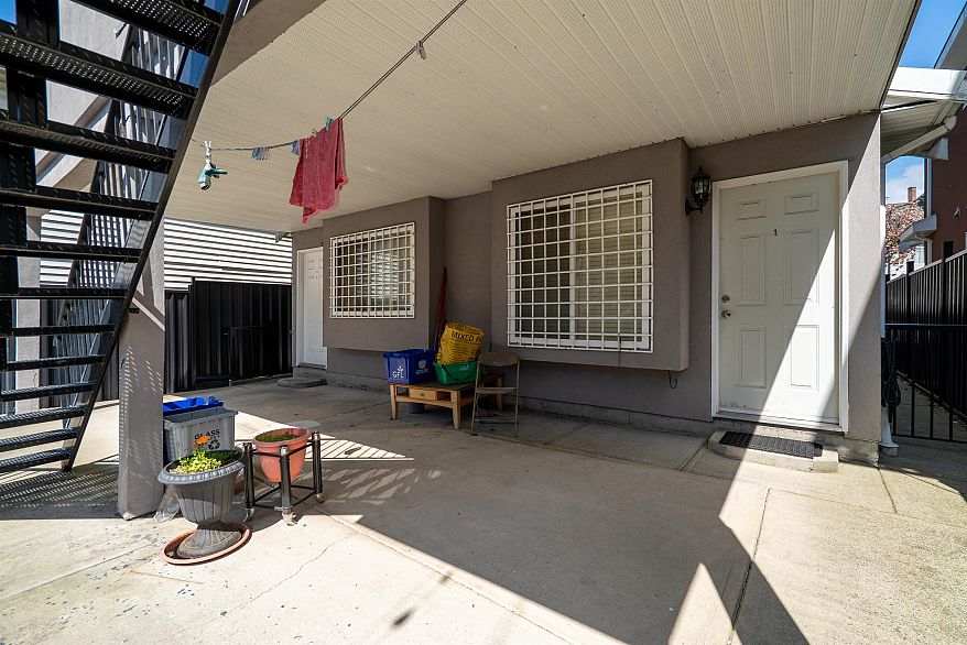 592 E 50th Avenue