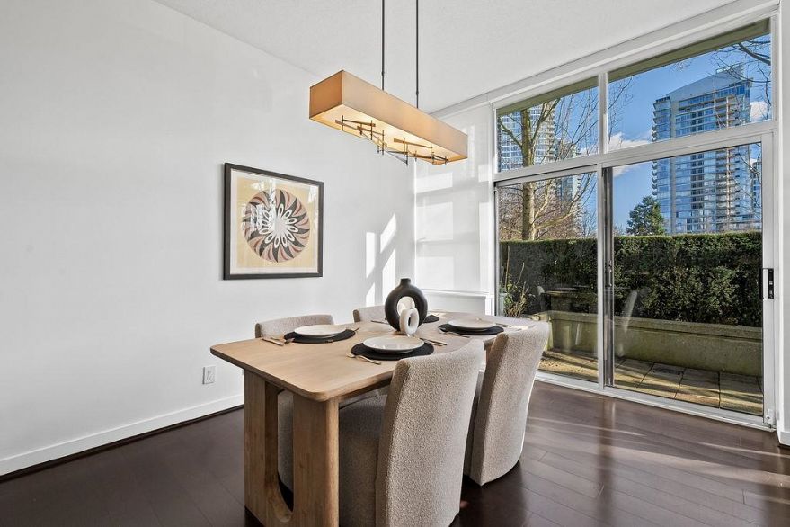 TH105 638 Beach Crescent