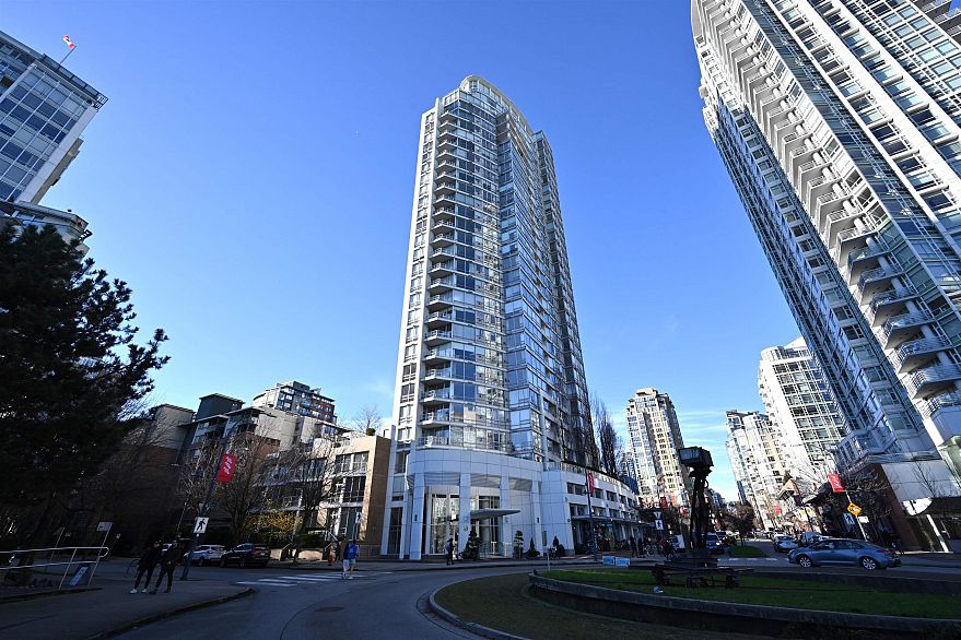 2002 1201 Marinaside Crescent