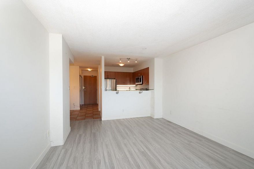 209 63 Keefer Place