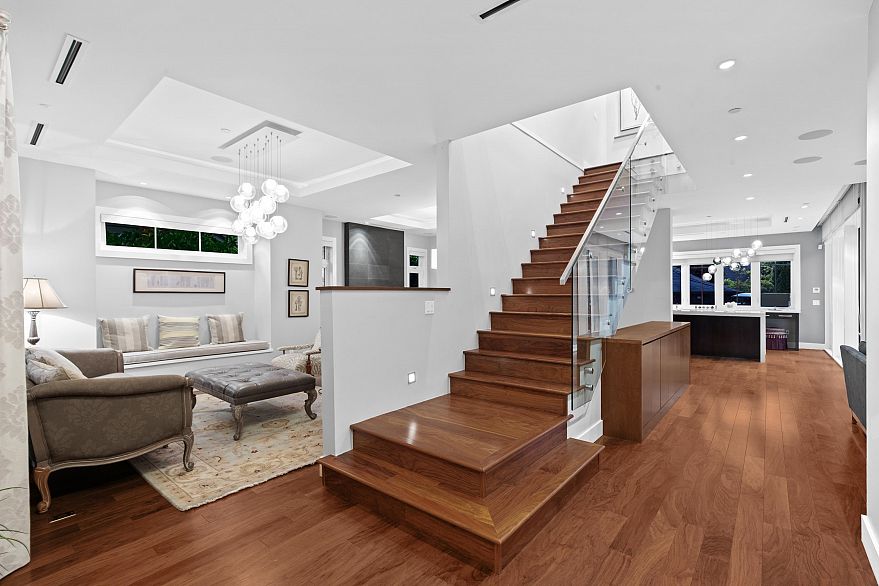 5390 Elm Street