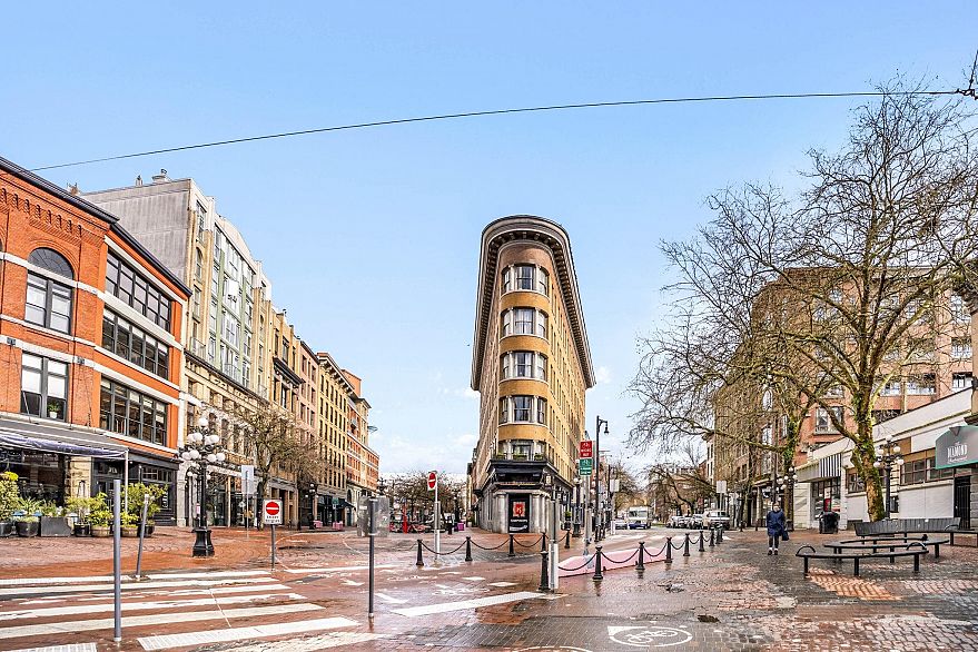 2808 108 W Cordova Street
