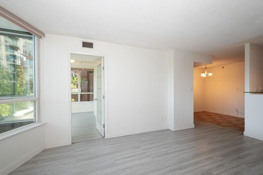 209 63 Keefer Place