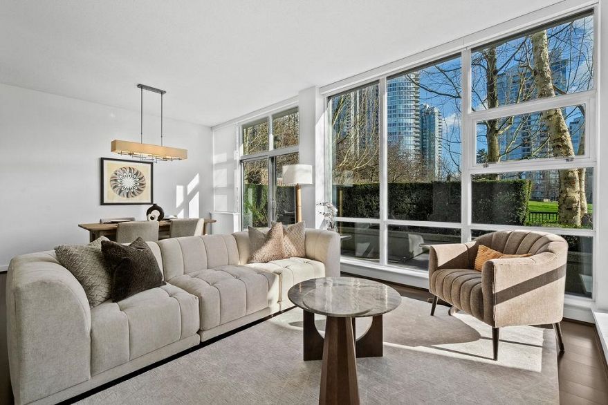 TH105 638 Beach Crescent