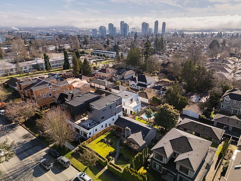 5 950 W 57th Avenue