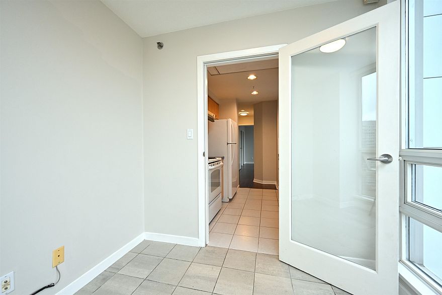 2002 1201 Marinaside Crescent