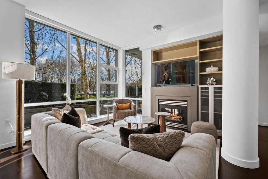 TH105 638 Beach Crescent