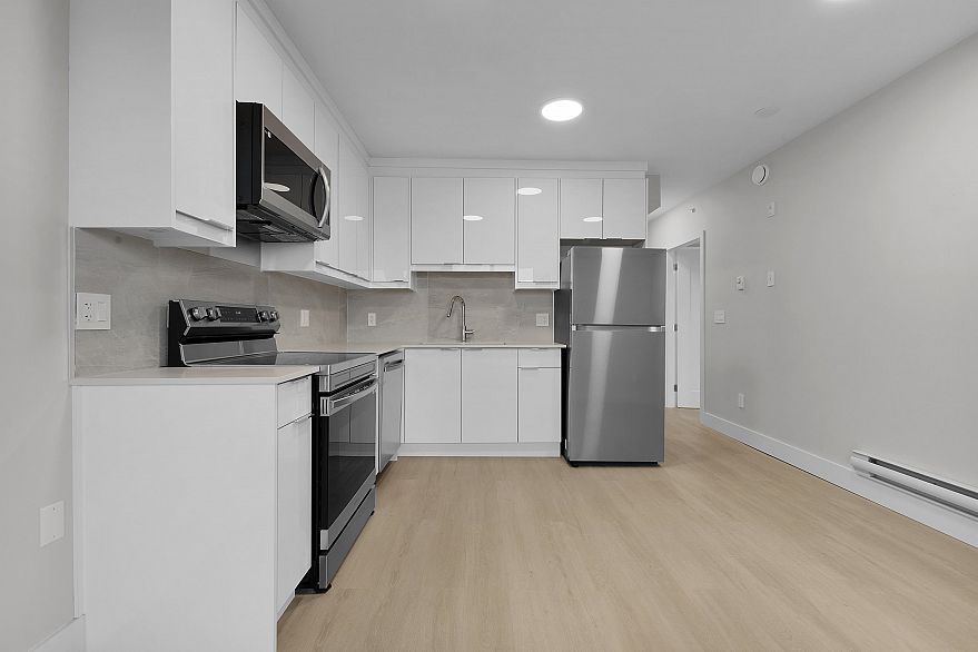 406 3050 KINGSWAY, Vancouver BC V5R 5J7
