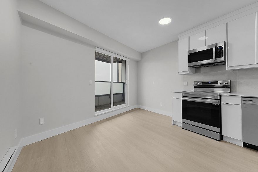 406 3050 KINGSWAY, Vancouver BC V5R 5J7