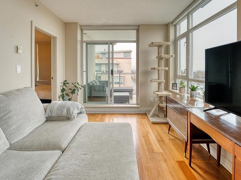 710 2228 W Broadway