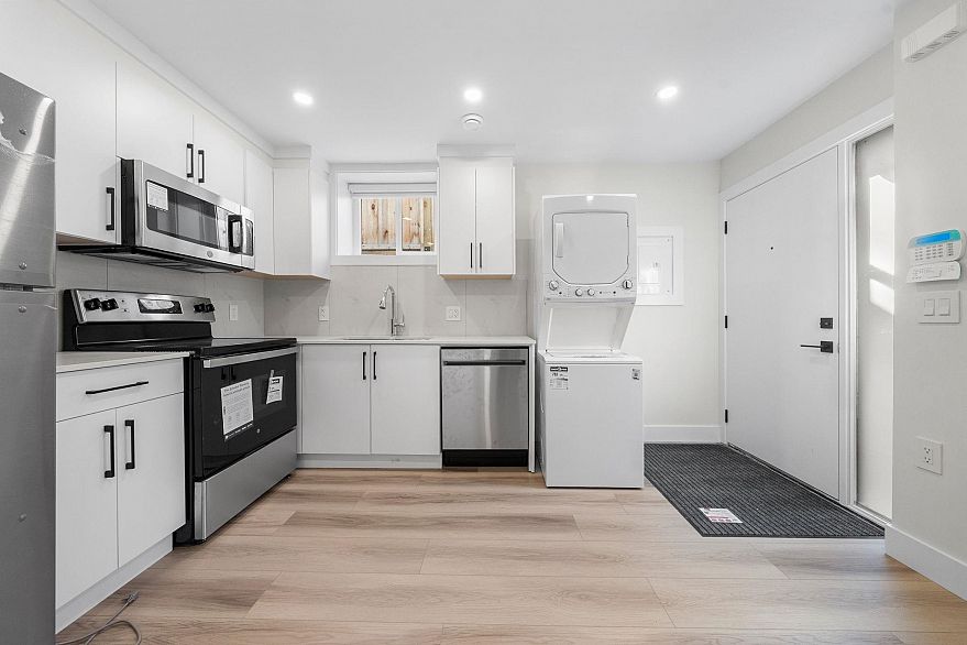 4318 Nanaimo Street