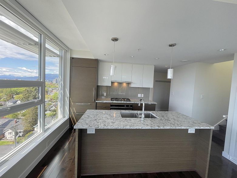 902 4083 Cambie Street