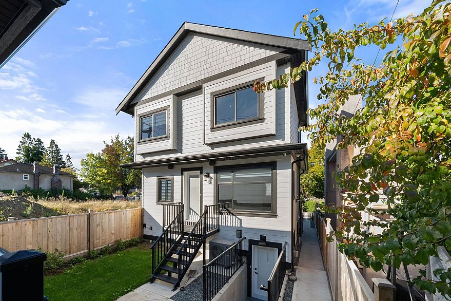 4318 Nanaimo Street
