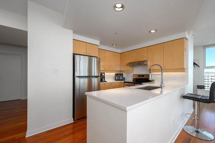 3707 1009 Expo Boulevard