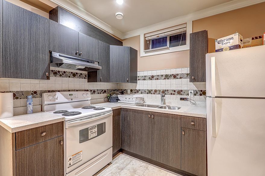 66 W 44th Avenue