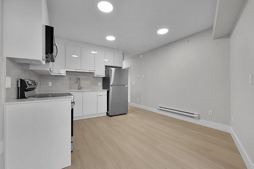 406 3050 KINGSWAY, Vancouver BC V5R 5J7