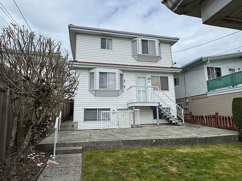1308 E 62nd Avenue