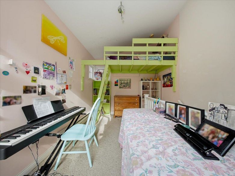 1320 Victoria Drive