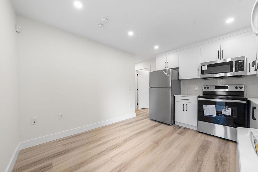 4318 Nanaimo Street