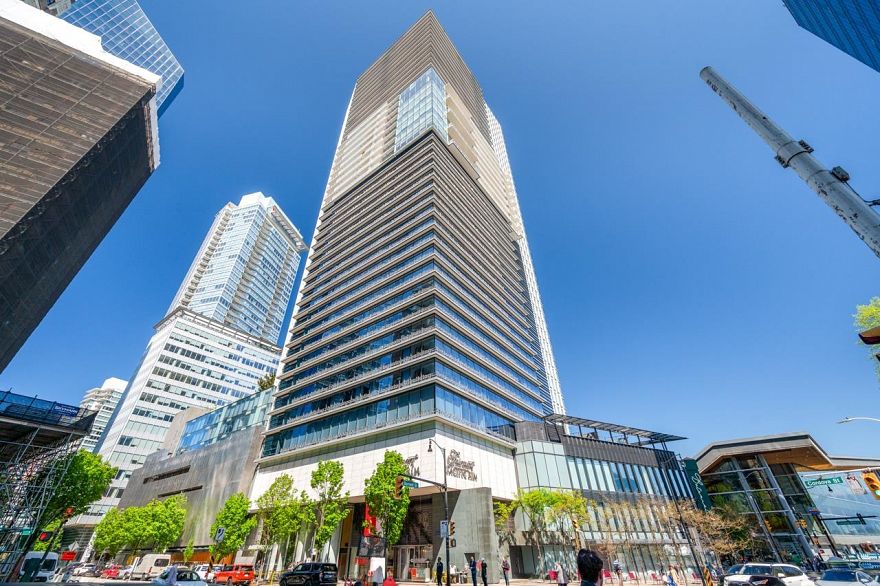 2705 1011 W Cordova Street