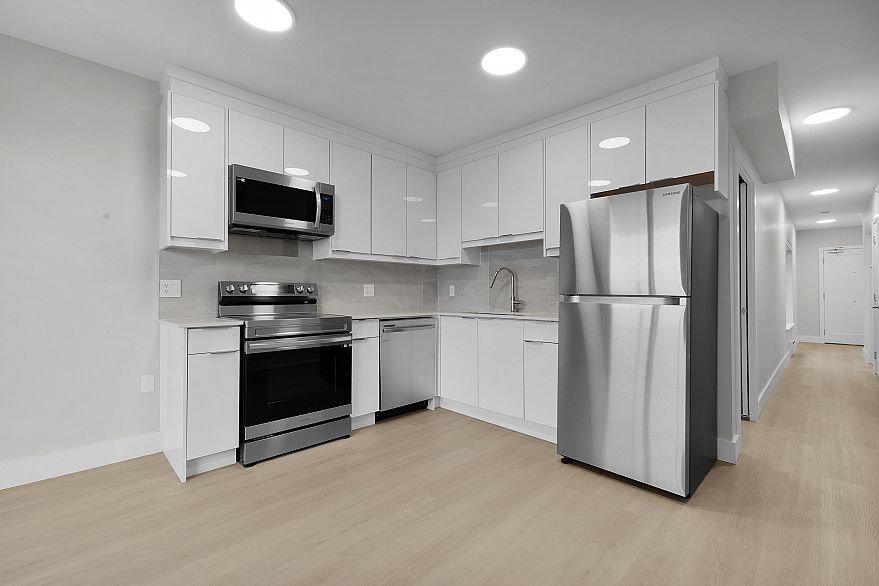 406 3050 KINGSWAY, Vancouver BC V5R 5J7