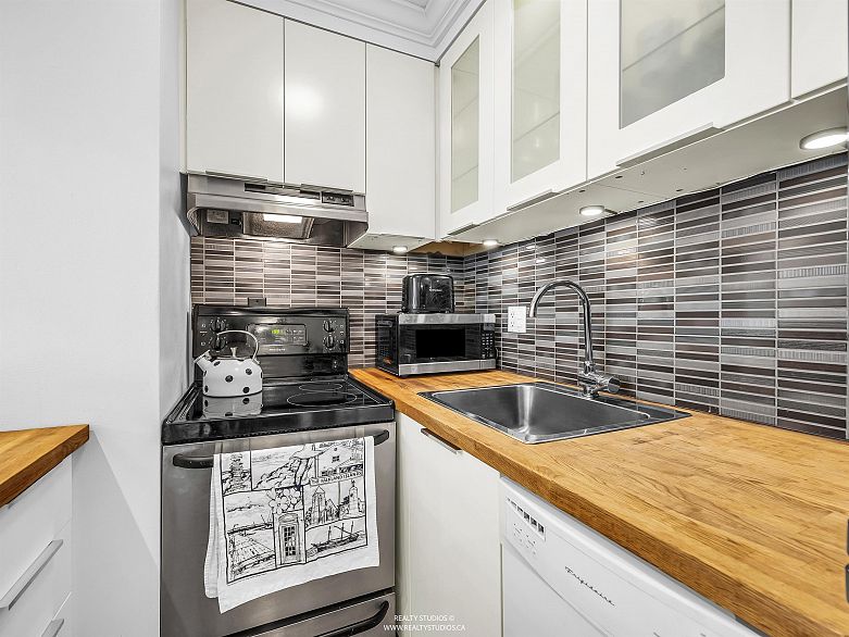 1205 1250 Burnaby Street