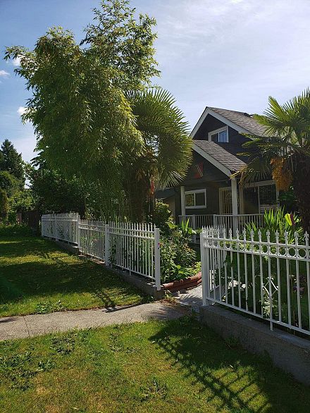 4407 Nanaimo Street