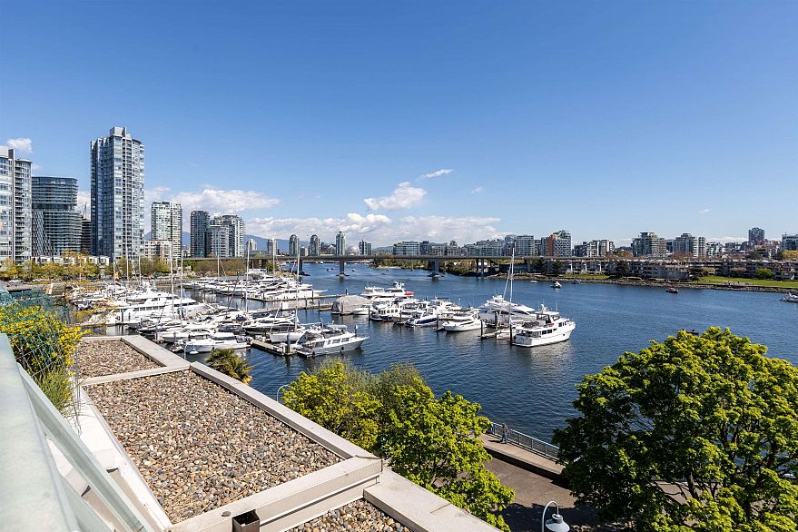 606 1288 Marinaside Crescent