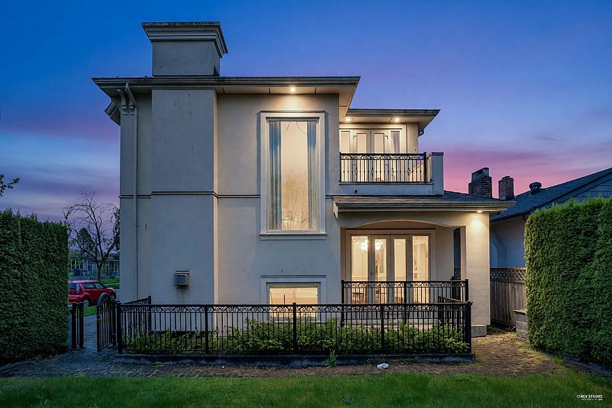 3439 Balaclava Street