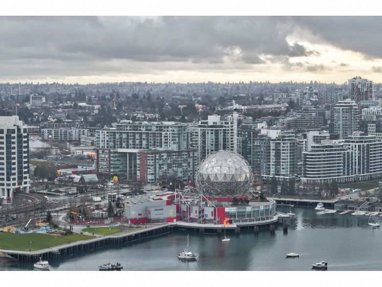 3703 689 Abbott Street