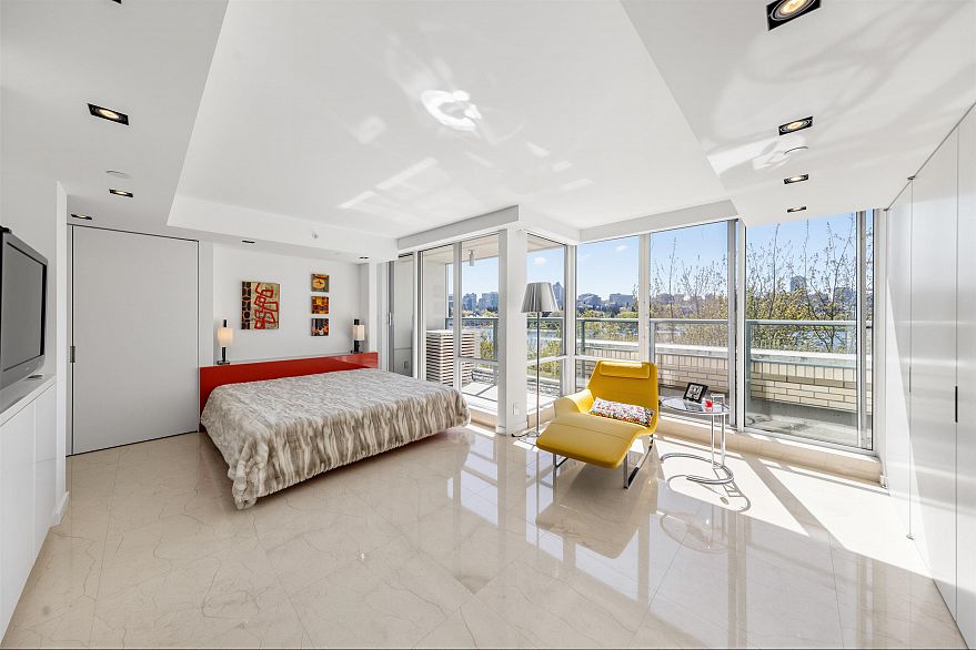 606 1288 Marinaside Crescent
