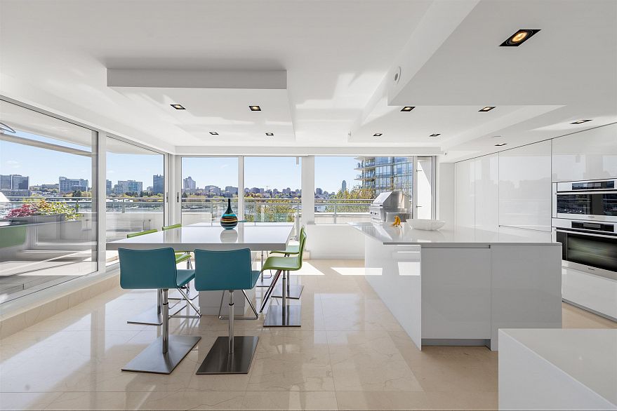 606 1288 Marinaside Crescent