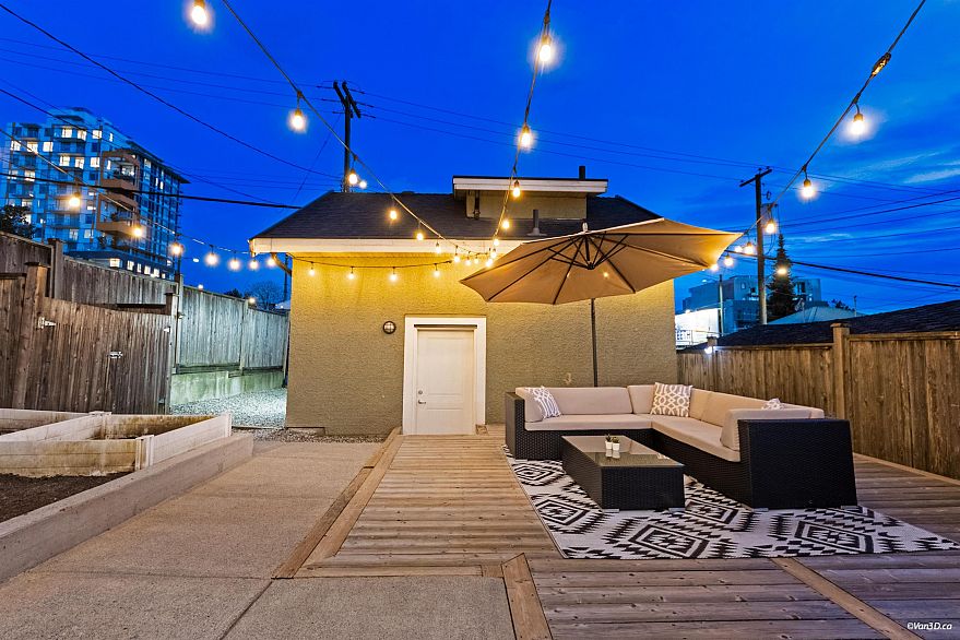3582 Franklin Street