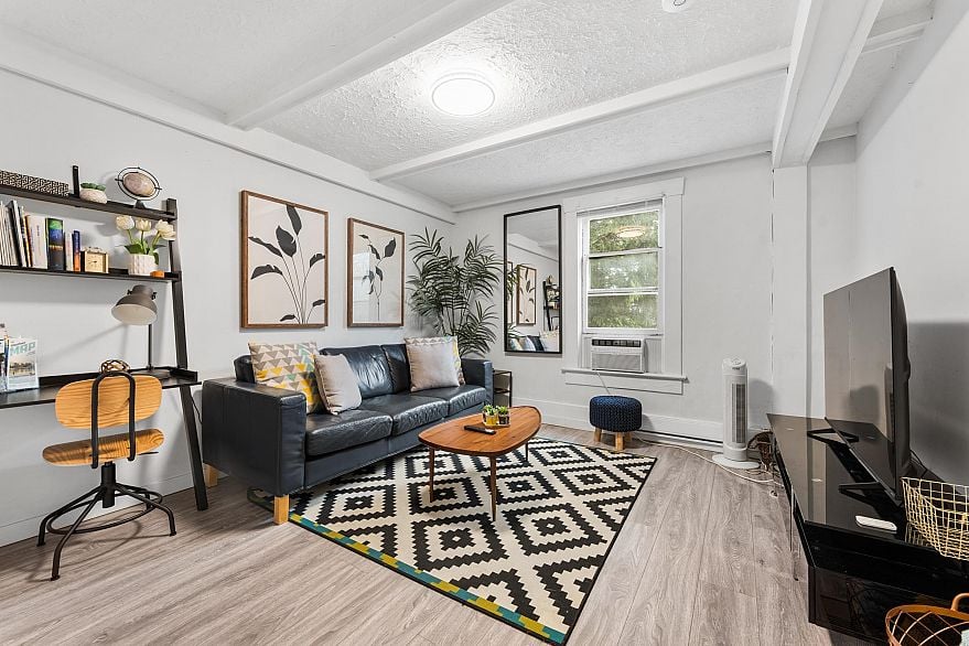 136 W 12th Avenue