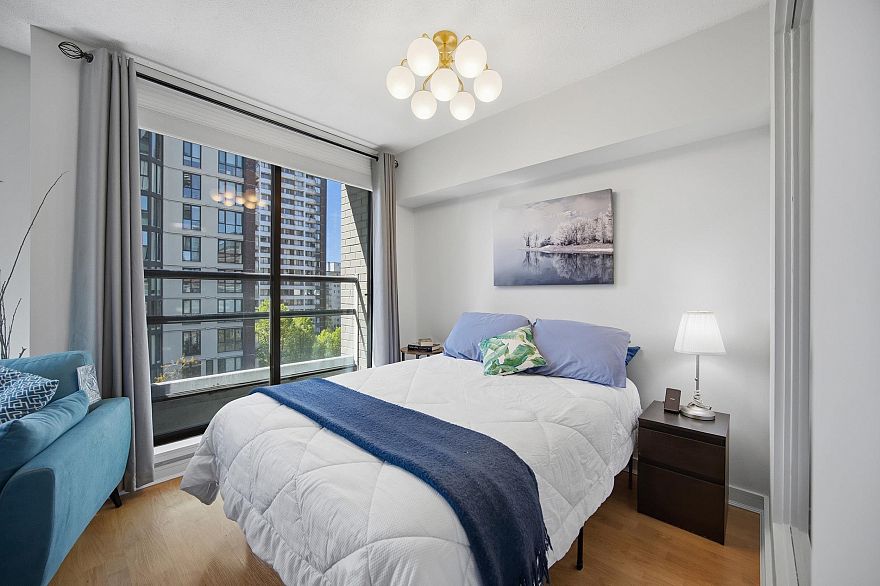 706 1003 Burnaby Street