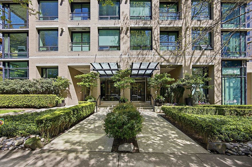 706 1003 Burnaby Street