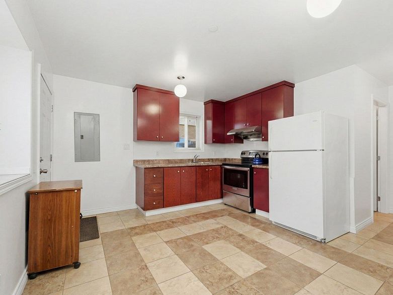 1115 Boundary Road